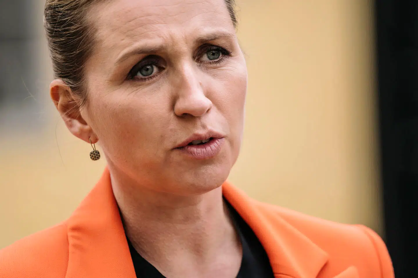 Statsminister Mette Frederiksen til doorstep efter besøget i det nye H.C. Andersen Hus i Odense, torsdag den 6. maj 2021.. (Foto: Emil Helms/Ritzau Scanpix)