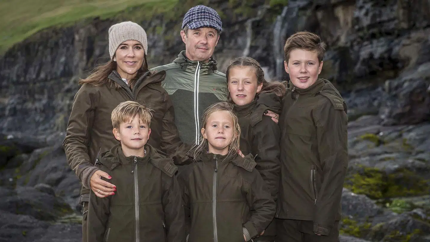 Det var også en meget folkelig kronprinsfamilie vi så på Færøerne i 2018.