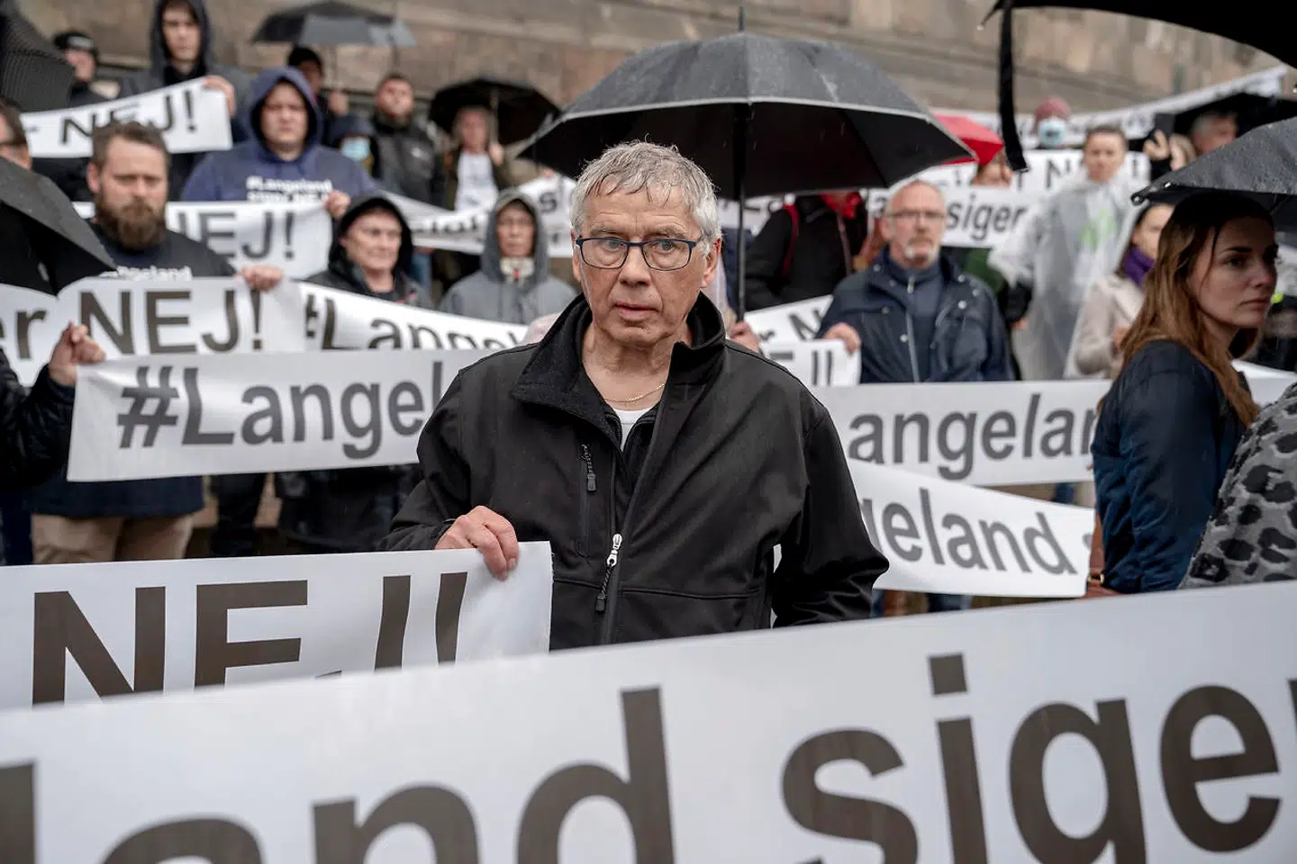 Demonstration på Christianborg Slotsplads mod regeringens forslag om et udrejsecenter på Langeland.