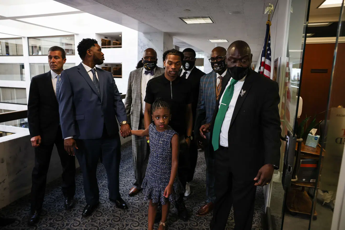George Floyds familie holdt tirsdag møder med lovgivere i Kongressen, herunder præsident Joe Biden og vicepræsident Kamala Harris. Her ses George Floyds datter, Gianna, ankomme til senator Cory Bookers kontor. Anna Moneymaker/Ritzau Scanpix