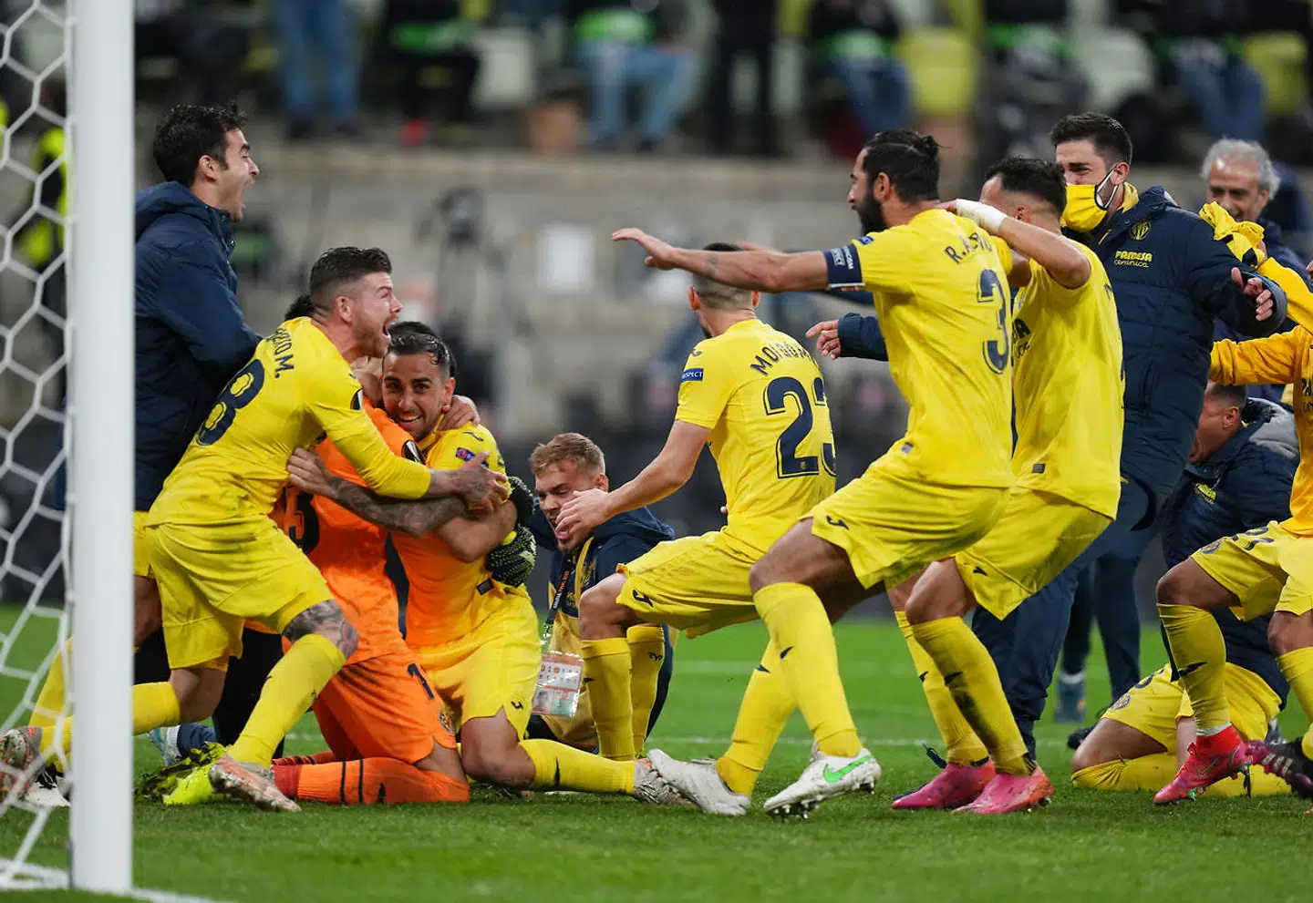 Soccer Football - Europa League Final - Villarreal v Manchester United - Polsat Plus Arena Gdansk, Gdansk, Poland - May 26, 2021 Villarreal's Raul Albiol celebrates with teammates after winning the Europa League Pool via REUTERS/Michael Sohn