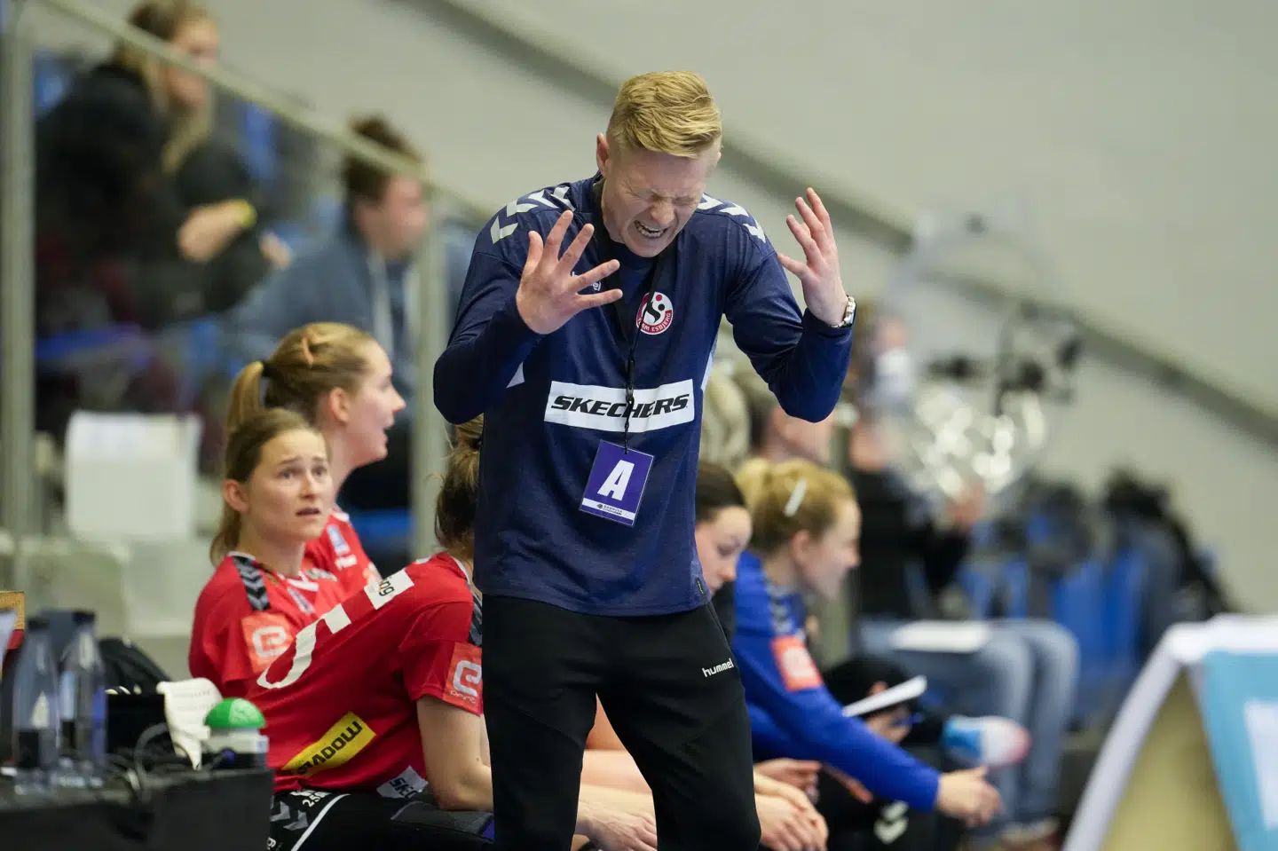 Team Esbjerg-træner Jesper Jensen kunne kun se sit hold score seks gange i første halvleg i bronzekampen mod Herning-Ikast Håndbold. Frank Cilius/Ritzau Scanpix
