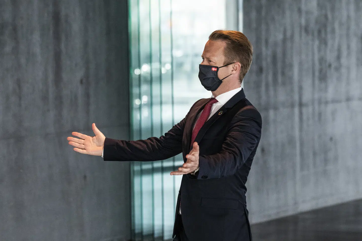 Udenrigsminister Jeppe Kofod (S) kalder ny aftale om maritime grænser for skoleeksempel på international samarbejde. Her ses han tage imod Islands ditto, Gudlaugur Thor Thordarson, til et møde i Arktisk Råd i sidste uge. (Arkivfoto) Olafur Steinar Gestsson/Ritzau Scanpix