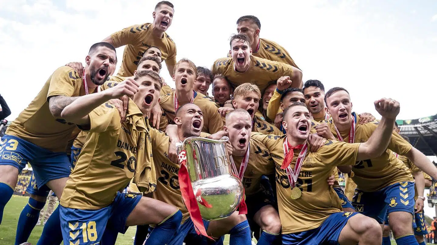 Brøndby-spillerne fejrer guldet efter mandagens 2-0-sejr over FC Nordsjælland.