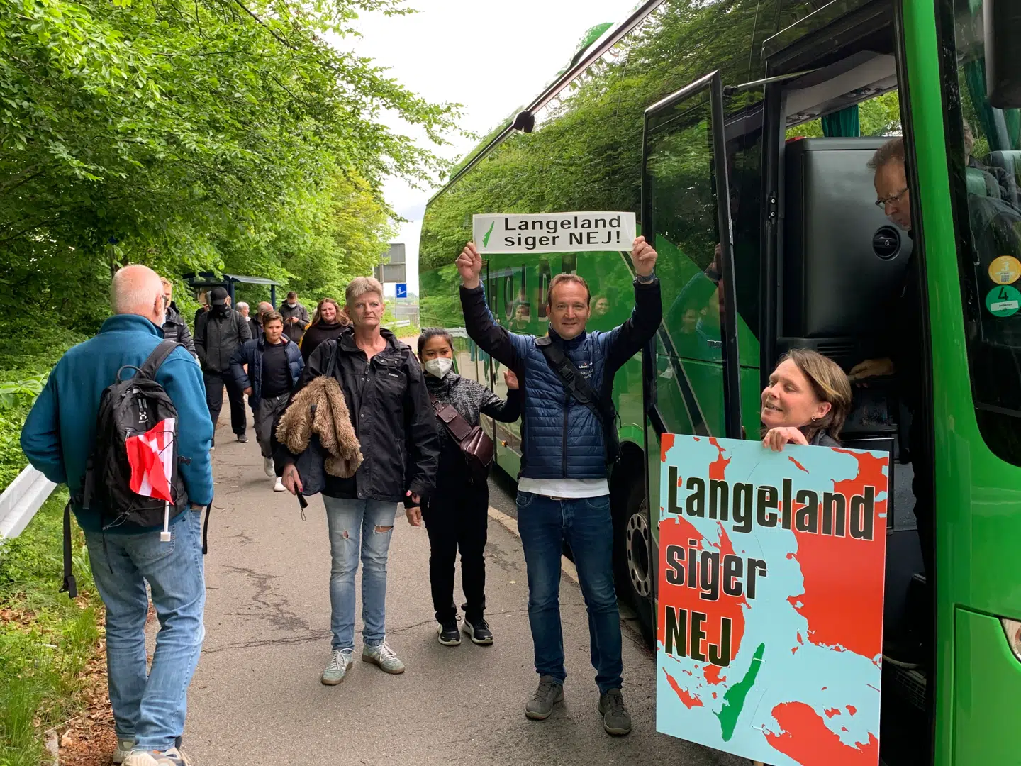 Langelænderne gør alt for at vise, at de udtrykkeligt siger 'nej' til et udrejsecenter for130 krimininelle, udviste udlændinge. De lokale frygter blandt andet for kriminalitet, at turisterne bliver væk fra øen og for faldende huspriser. Foto: Jens Anton Havskov