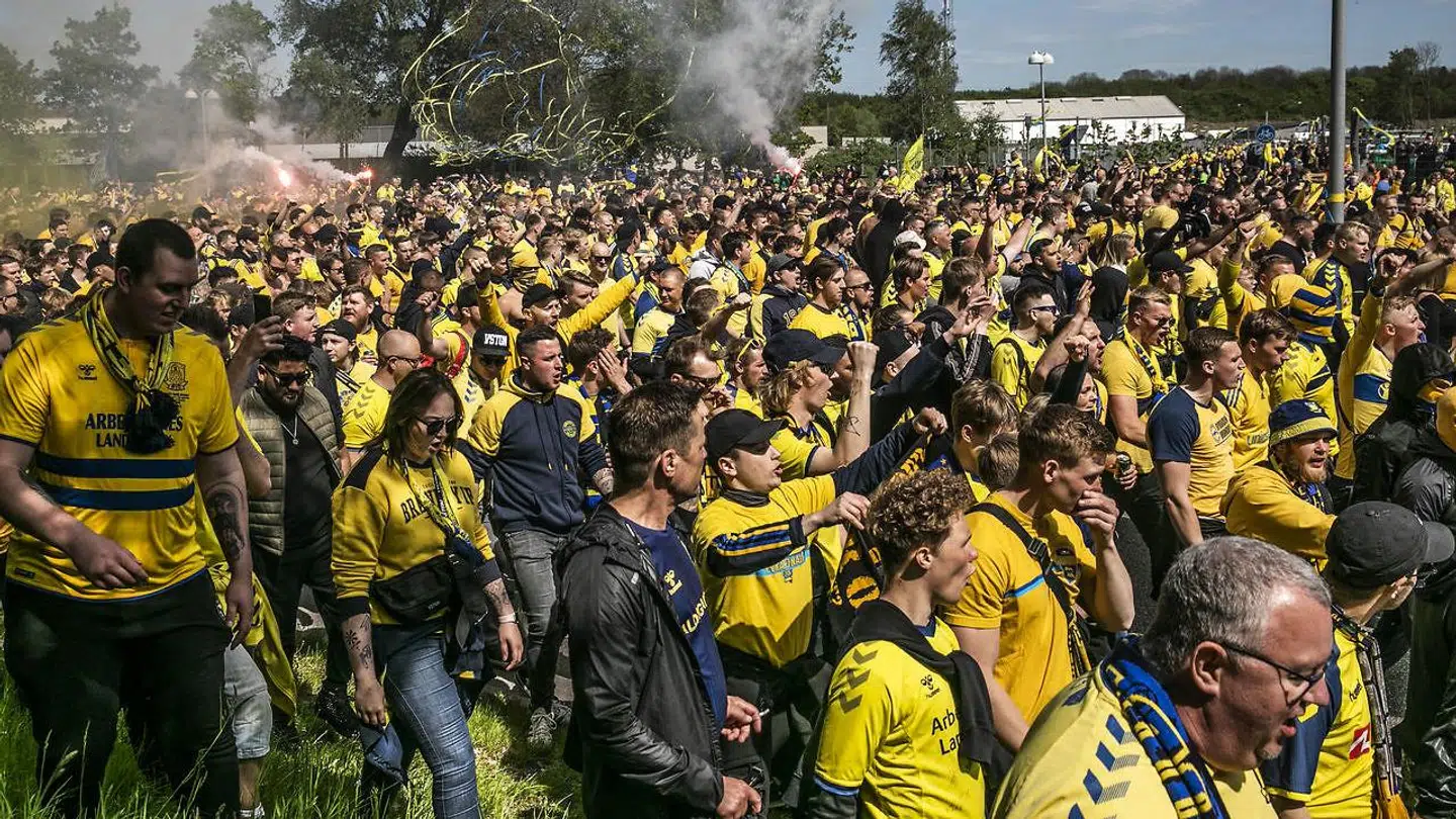 Brøndbyfans før superligakampen imellem Brøndby og FC Nordsjælland på Brøndby Stadion, mandag den 24. maj 2021.. (Foto: Ólafur Steinar Rye Gestsson/Ritzau Scanpix)