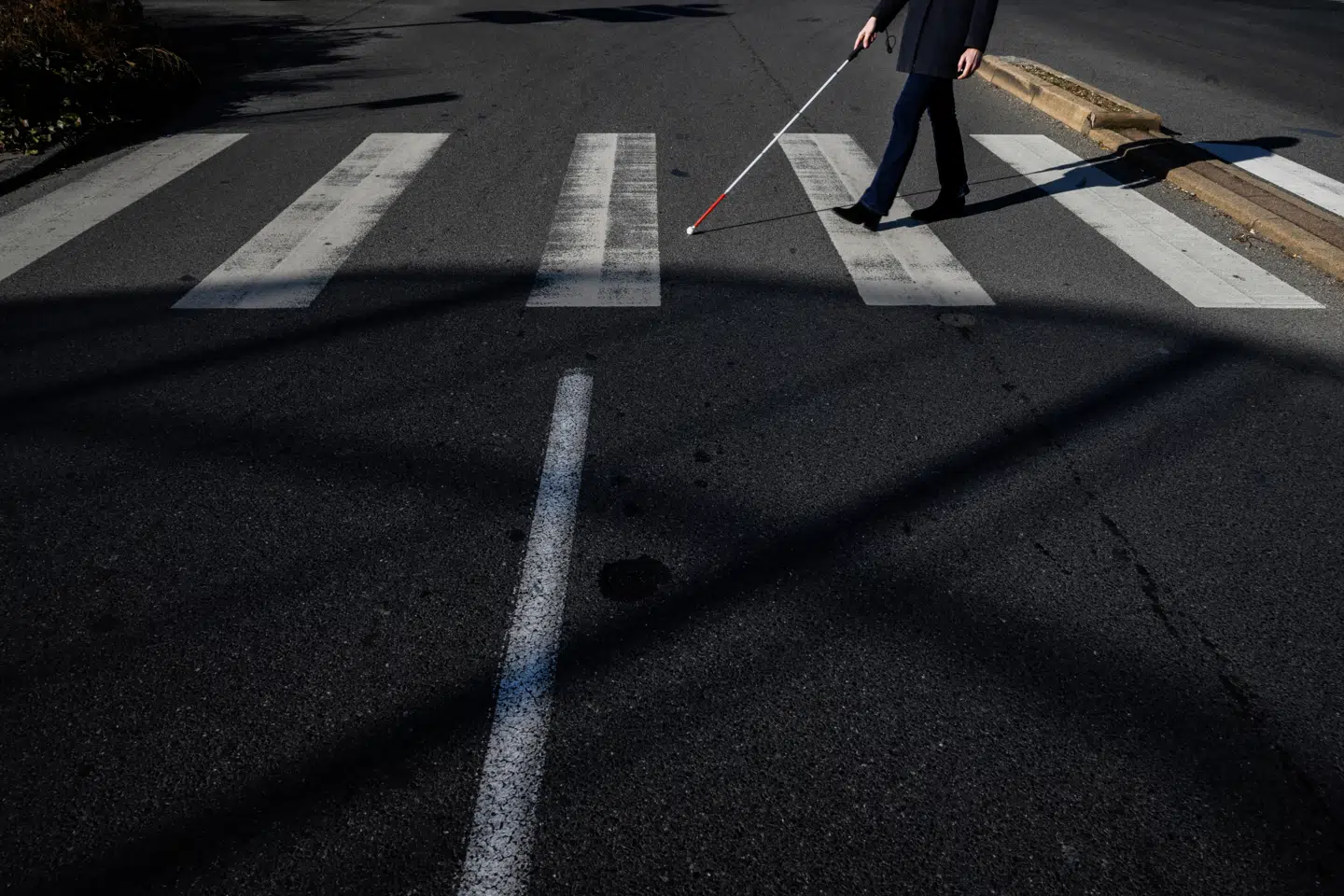 Ved hjælp af en særlig brille blev patienten i stand til blandt andet at finde og røre en notesbog på et bord foran sig 92 procent af gangene. Uden brillerne var han ude af stand til at udføre nogen som helst visuelle opgaver. (Arkivfoto). Jeff Pachoud/Ritzau Scanpix