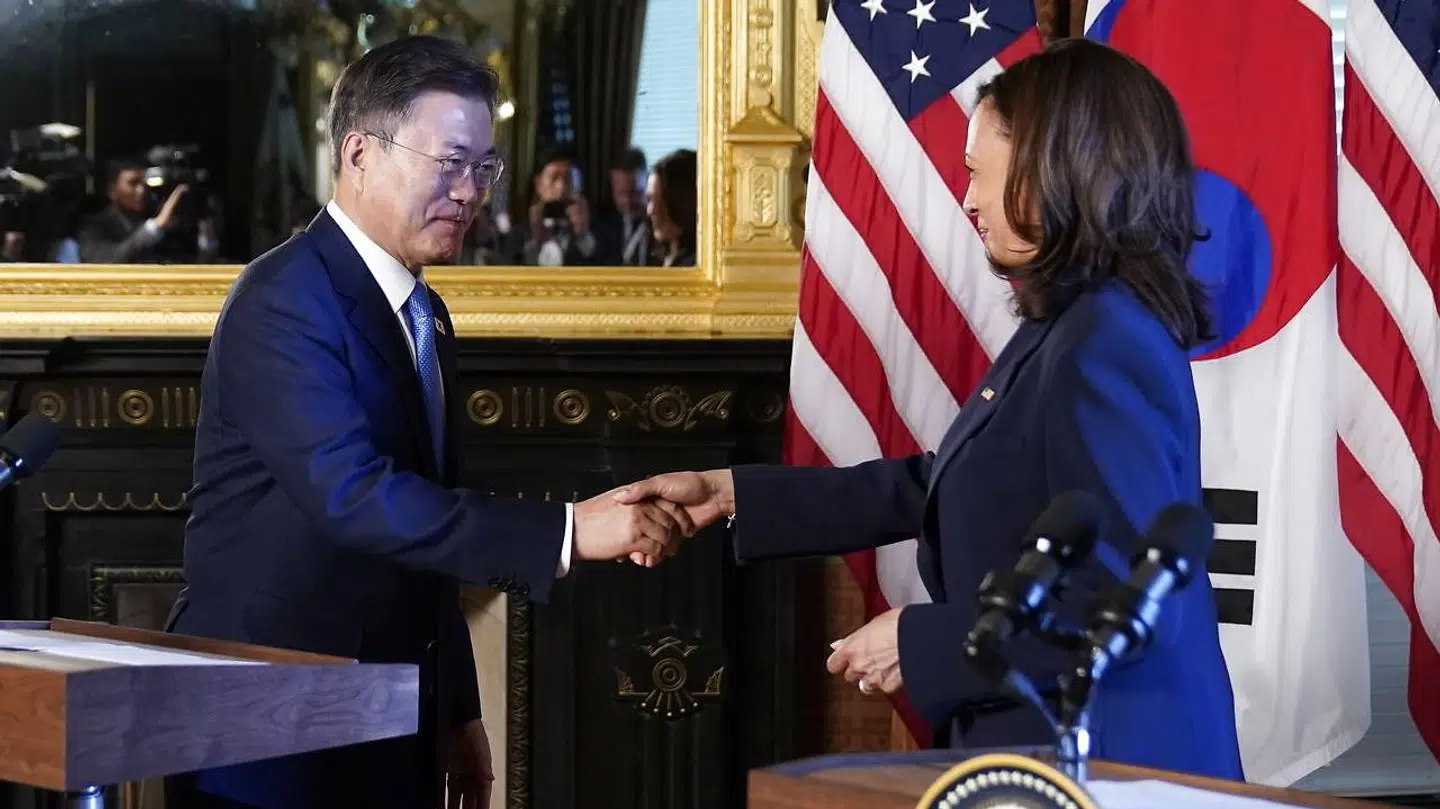 Her ses Kamala Harris og Moon Jae-in sammen under mødet i sidste uge.