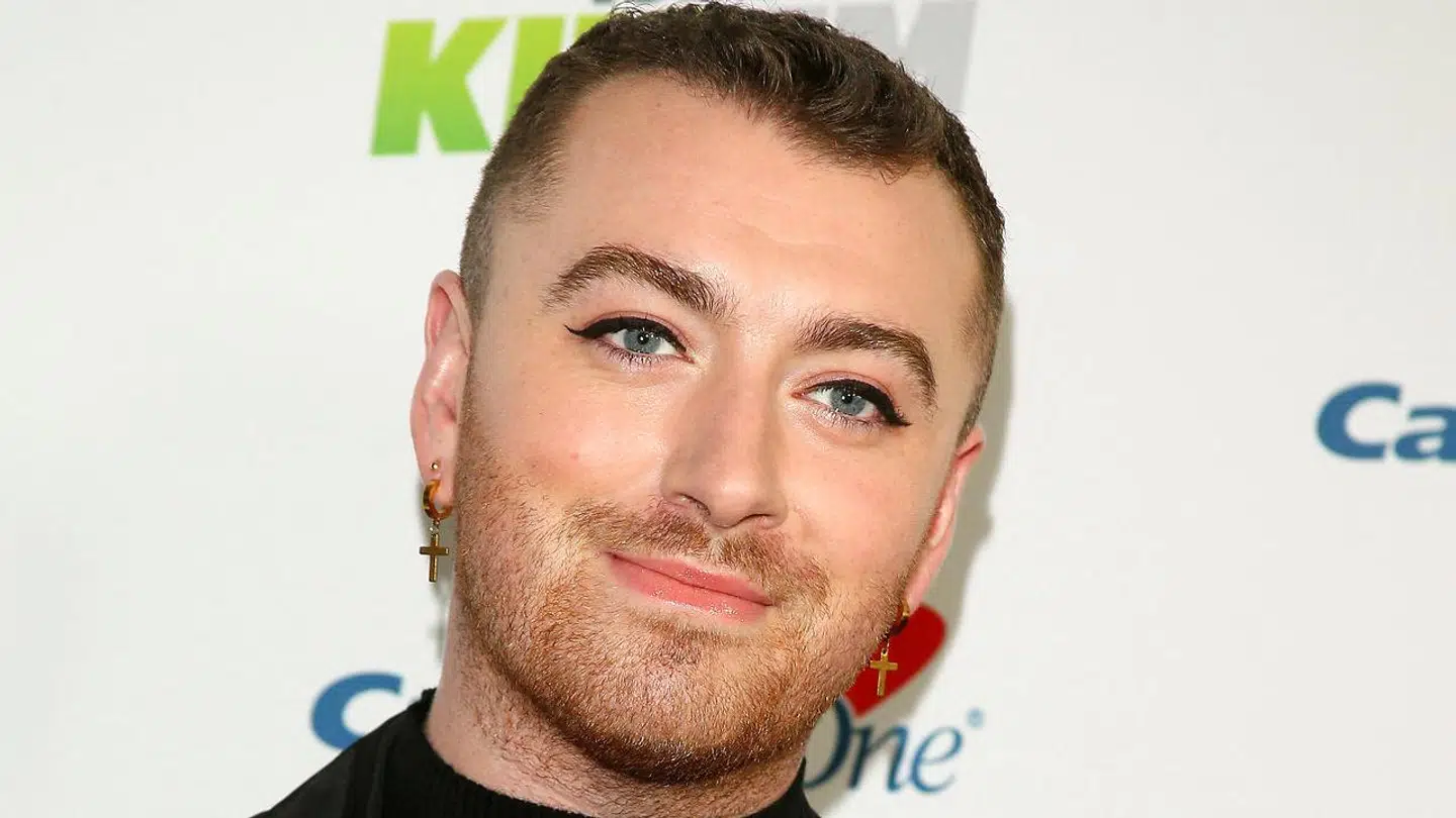 Den engelske musiker Sam Smith er også non-binær og foretrækker ligesom Demi Lovato at blive tiltalt med de/dem-pronomenerne