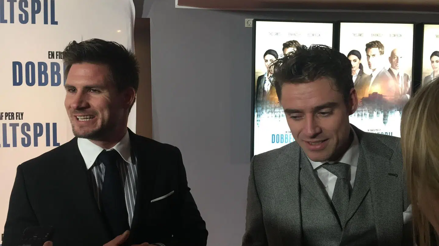 Jonas Løvik (tv) og Johannes Nymark på den røde løber til Per Flys nye film 'Dobbeltspil'.