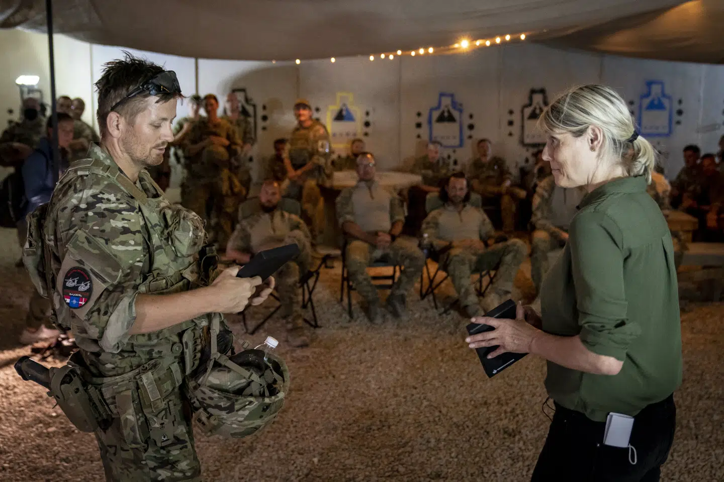 Forsvarsminister Trine Bramsen (S) var søndag på besøg hos de 55 danske soldater i Camp Mjølner på Ain Al-Assad luftbasen i Al Anbar provinsen i Irak. Ministeren forlod basen igen mandag morgen, få timer inden, at den kom under angreb. Ingen kom noget til. Mads Claus Rasmussen/Ritzau Scanpix