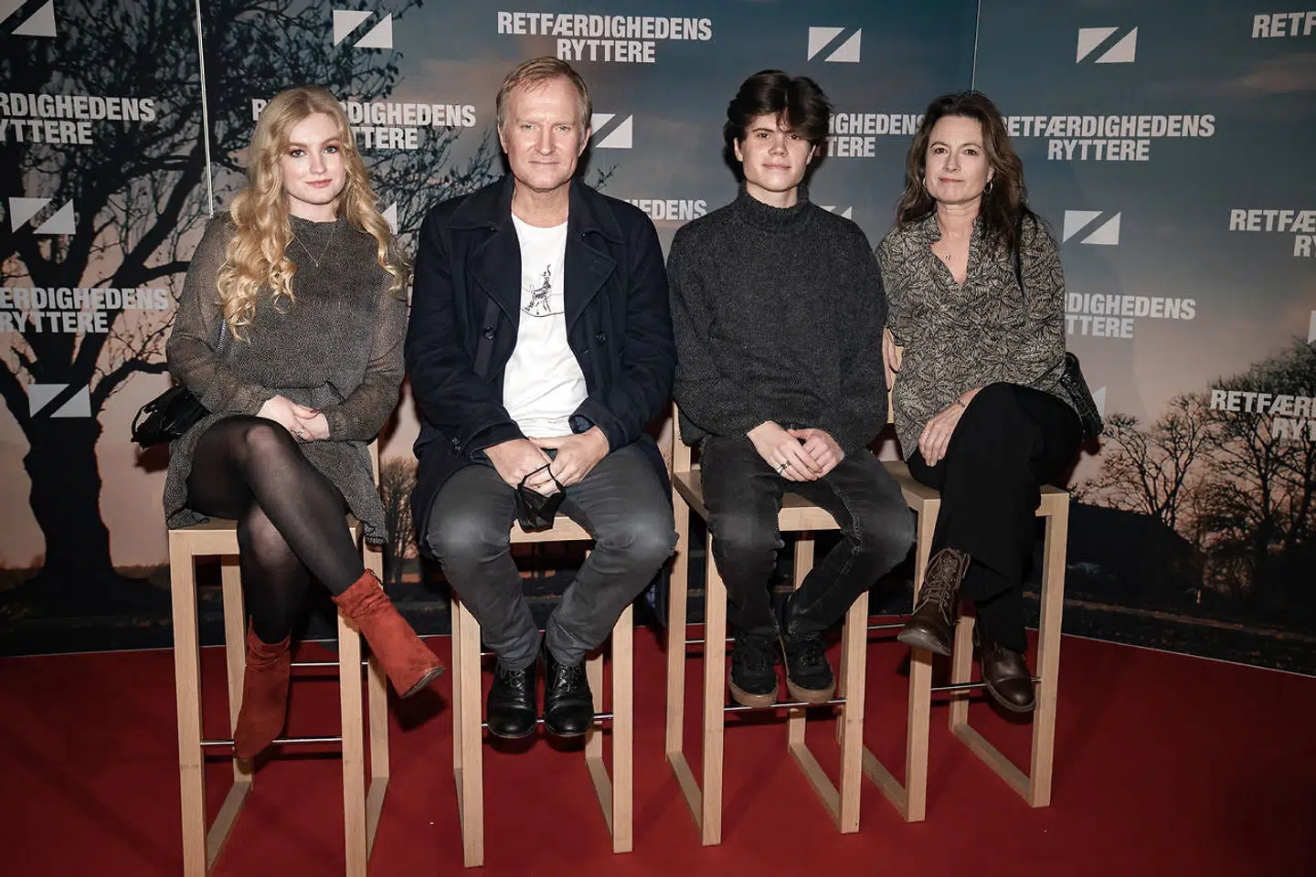 Ulrich Thomsen med sin kone Cathrine og børnene Alma og Alvin, som ofte har været med, når han har filmet i udlandet.