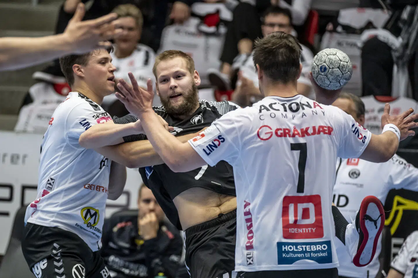 Nikolaj Øris brændte til sidst for Bjerringbro-Silkeborg, der spillede 27-27 mod TTH Holstebro. Morten Stricker/Ritzau Scanpix