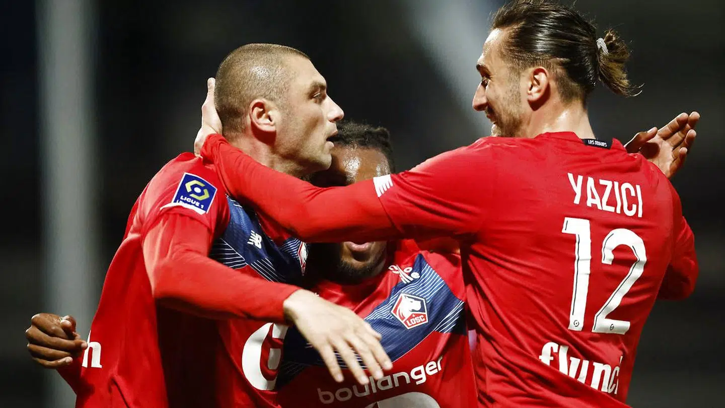 Tyrkiske Burak Yilmas (tv.) scorede til 2-0 i aftenens kamp.