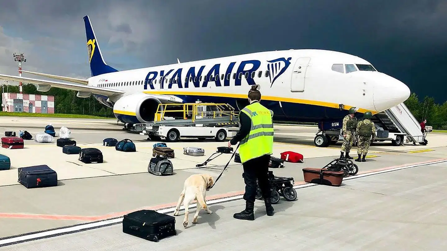 Ryan Air-flyet blev tjekket igennem efter landingen i Minsk. Foto: Scanpix.
