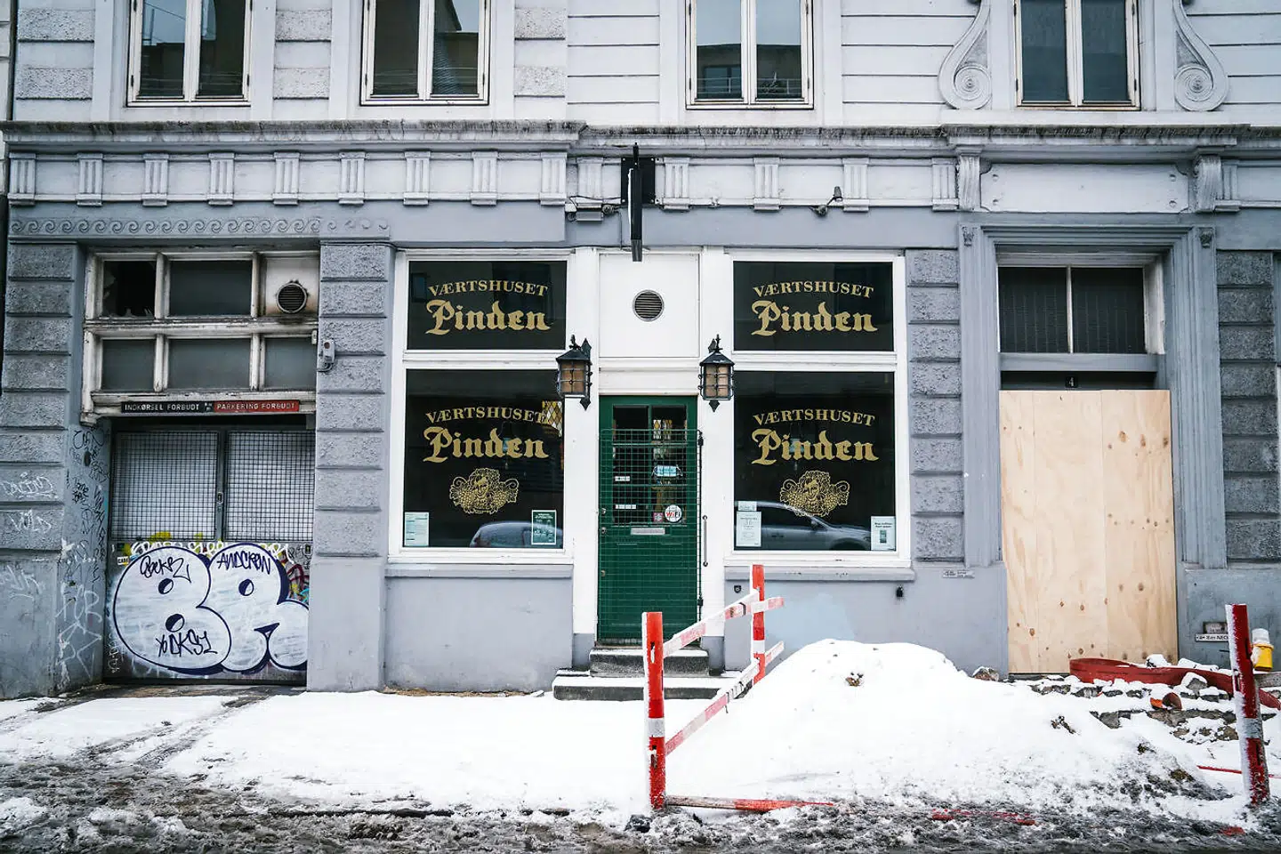 Sådan så det ud foran Pinden under coronanedlukningen.