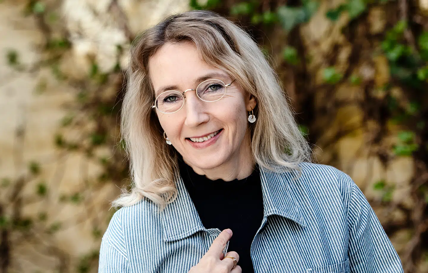 Henriette Houth, digter og forfatter