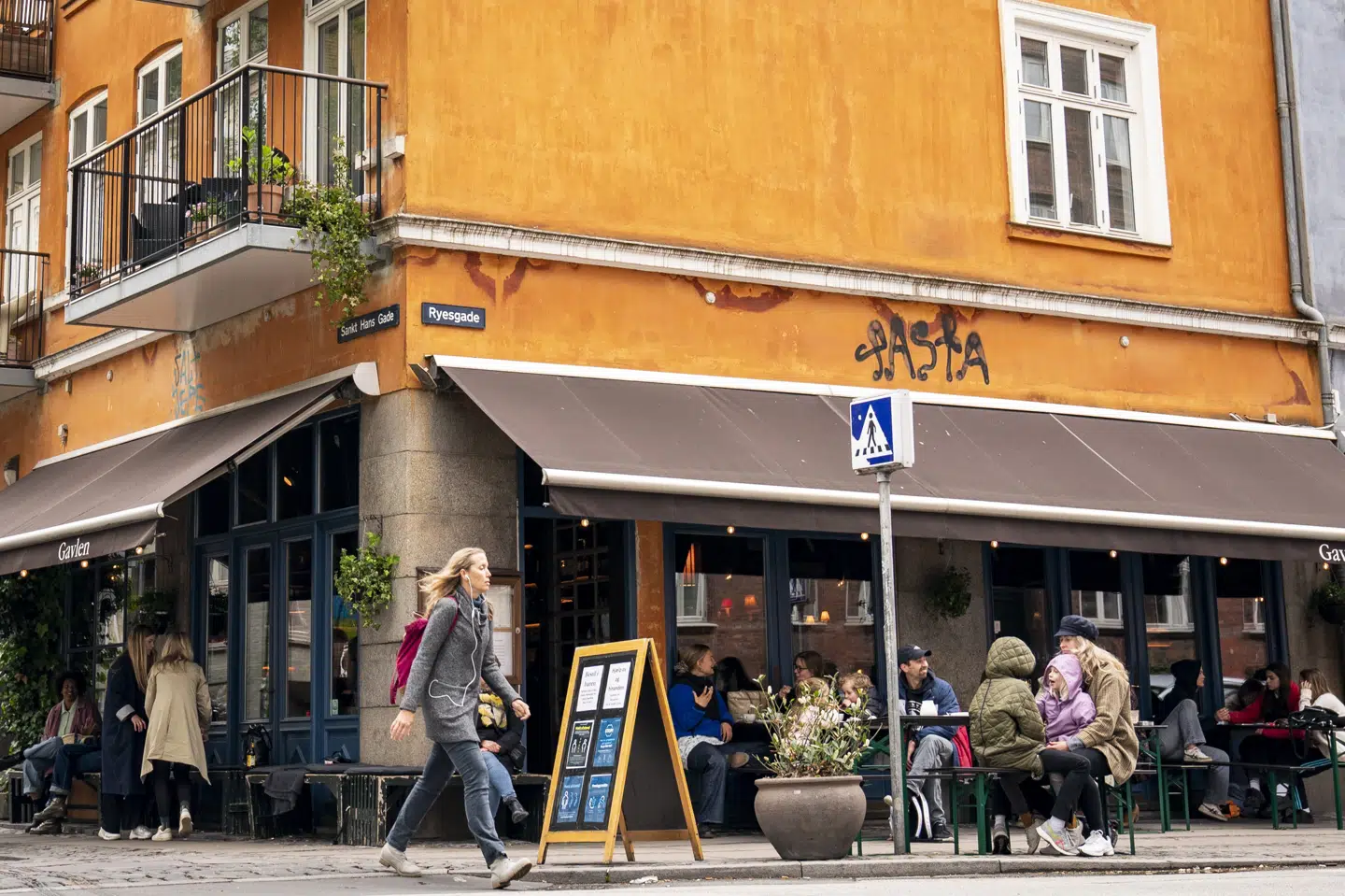 Borgerne er mindre bekymrede. Antallet af smittede er steget en smule den seneste uge, men tallet for indlagte følger ikke med op. (Arkivfoto) Niels Christian Vilmann/Ritzau Scanpix
