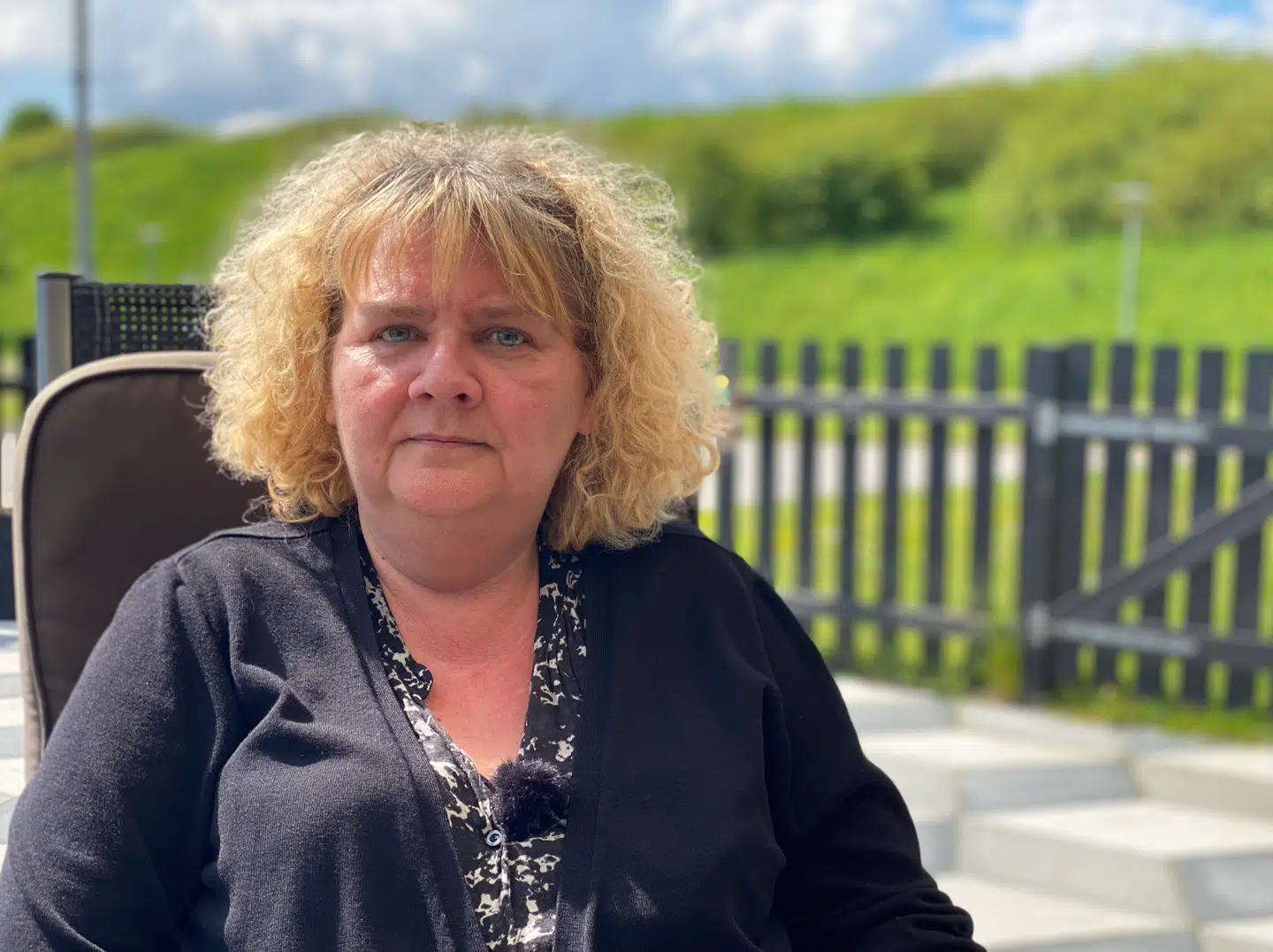 Bettina Clausen købte sit rækkehus i 1993. Knap 20 år senere udvidede man Køge Bugt Motorvejen. Nu er der altid larm.