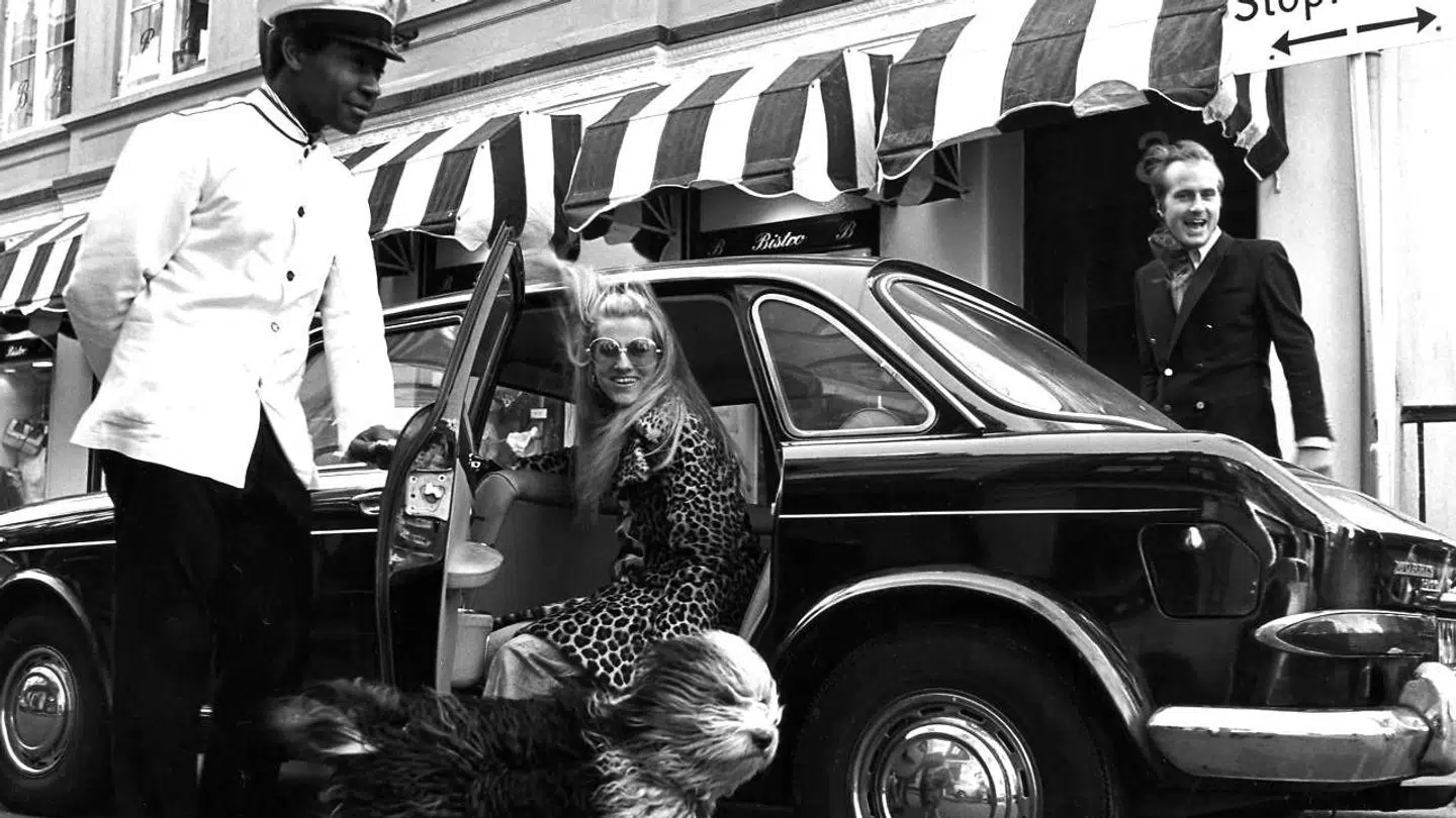 Erik Brandt har næsten altid haft privatchauffør. Her ses en af dem i de gode gamle dage.