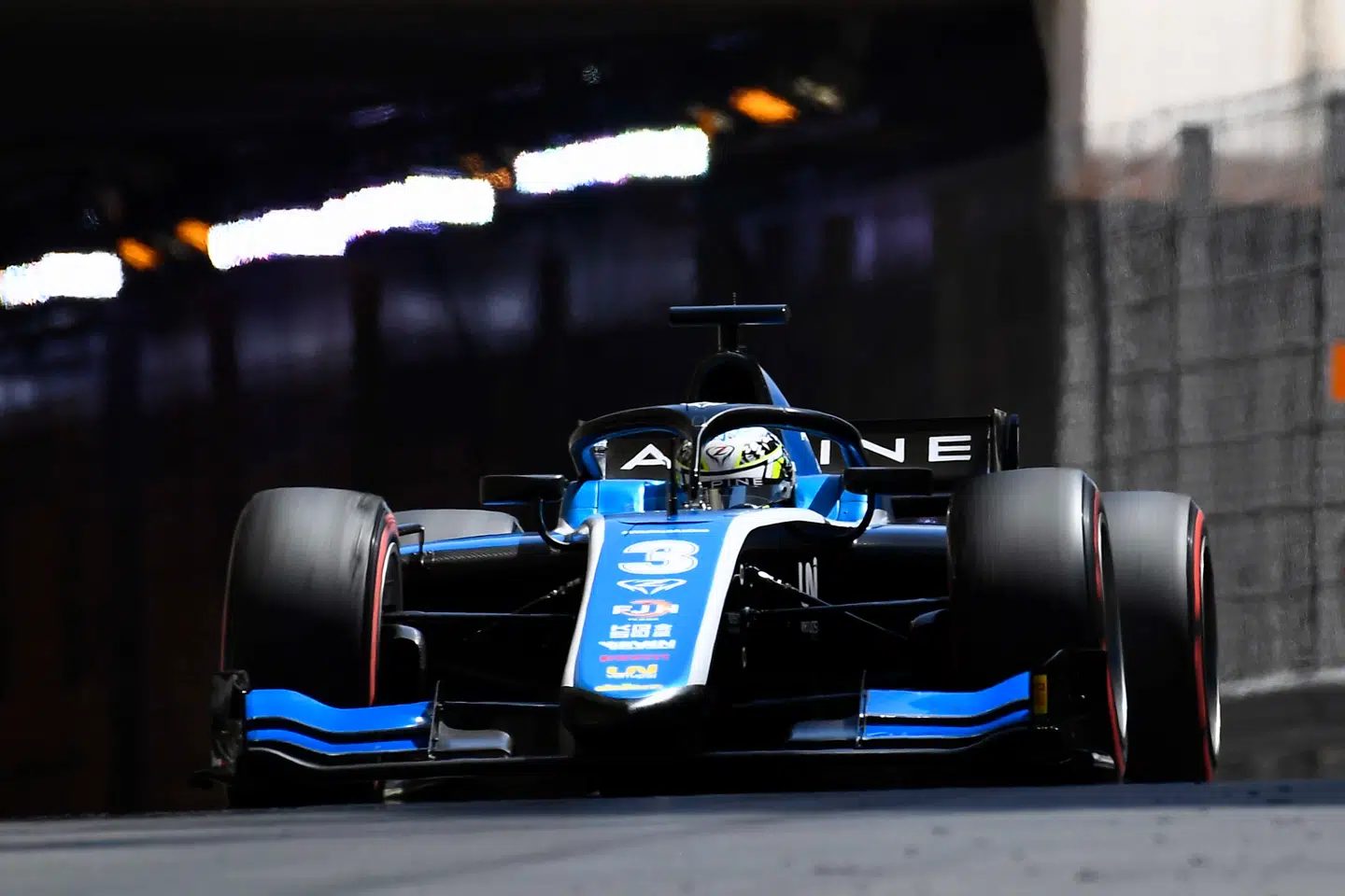 Kinesiske Guanyu Zhou, der ligesom Christian Lundgaard er med i Alpine Academy, fører Formel 2-mesterskabet efter en stærk weekend i Monaco.
