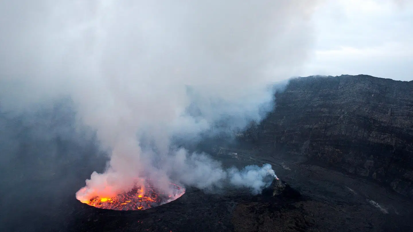 Den aktive vulkan Nyiragongo - der her er fotograferet i februar - er lørdag gået i udbrud og har fået en del indbyggere i byen Goma til at flygte. (Arkivfoto) Hereward Holland/Reuters