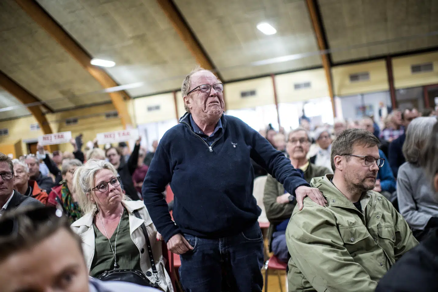 Følelserne sad uden på tøjet, da der torsdag var borgermøde på Langeland. Her var udlændinge- og integrationsminister Mattias Tesfaye (S) skydeskive for buhråb og kritik fra hundredvis af vrede langelændere. (Arkivfoto). Tim Kildeborg Jensen/Ritzau Scanpix