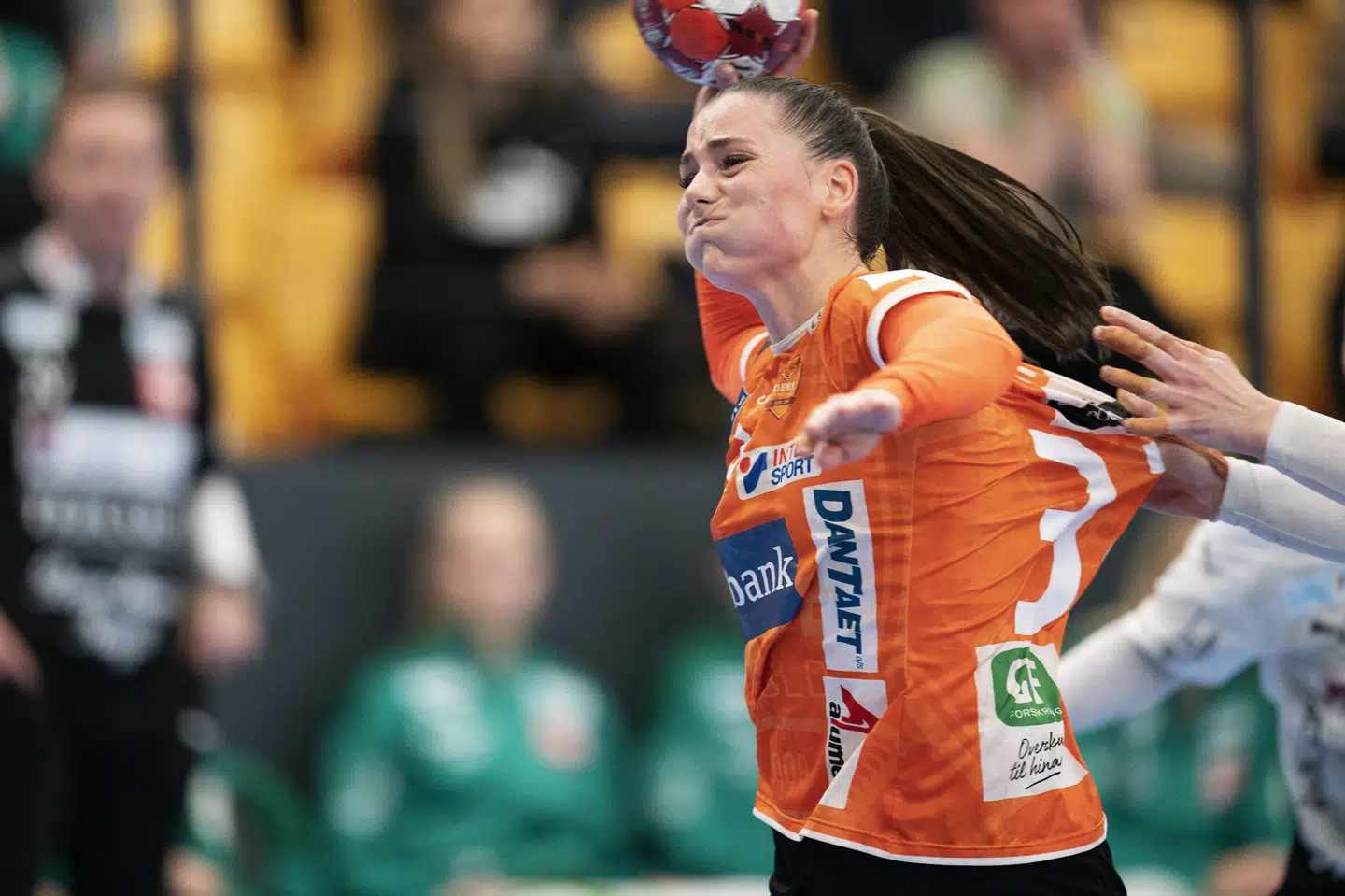 Mie Højlund og de øvrige spillere fra Odense Håndbold sled sig lørdag til sejr i den første DM-finale mod Viborg HK. Claus Bech/Ritzau Scanpix