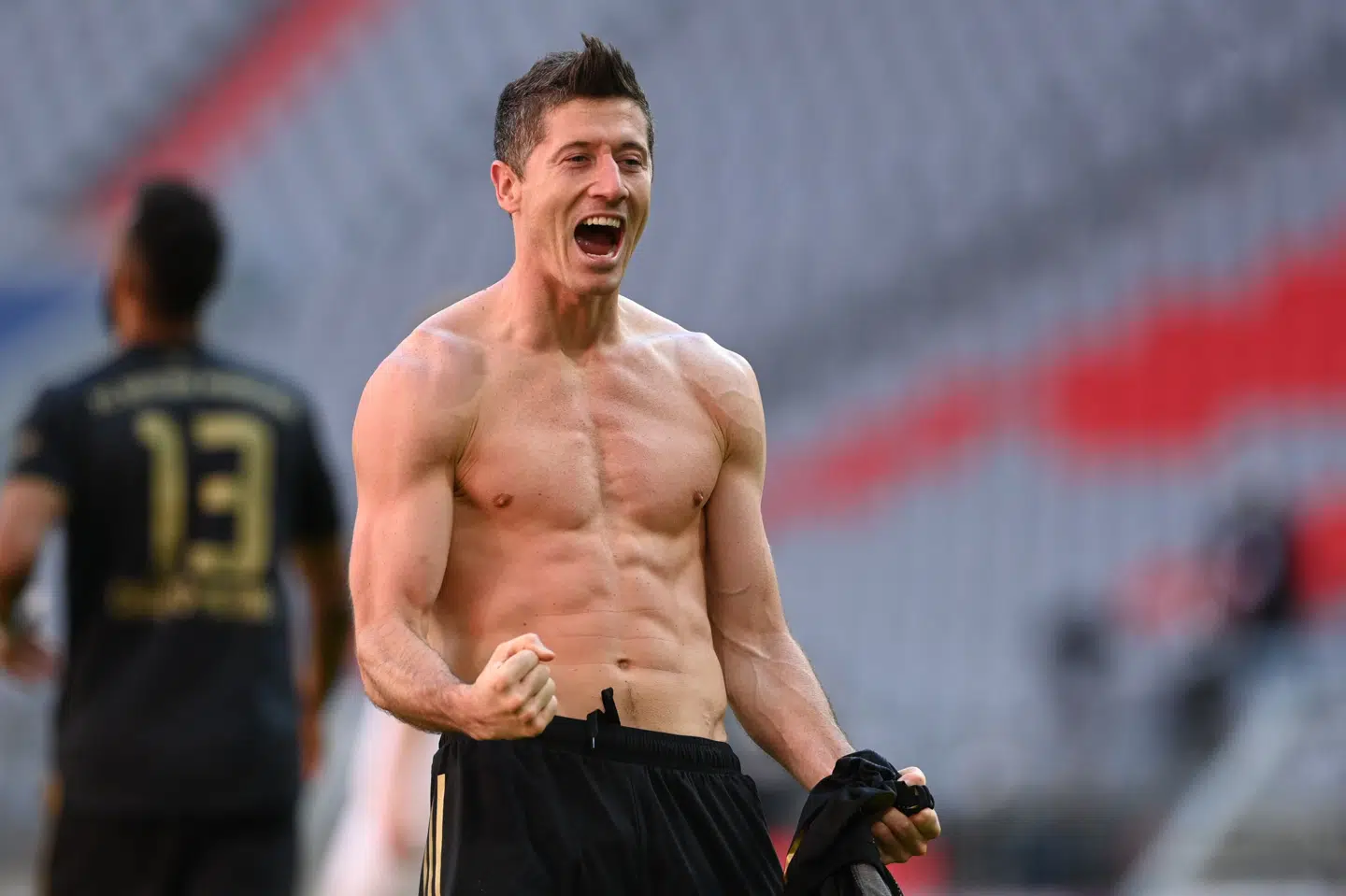 Robert Lewandowski er indehaver af målrekorden i Bundesligaen efter sit mål mod Augsburg lørdag. Christof Stache/Ritzau Scanpix
