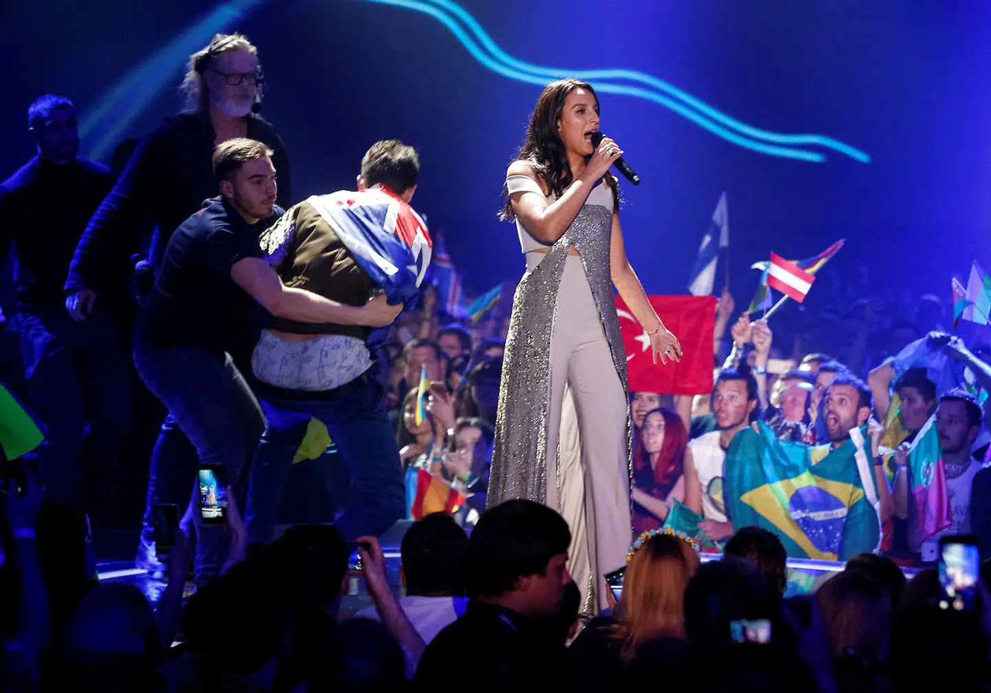 Jamala blev afbrudt af en fan for to år siden under Eurovision-finalen i Ukraine.