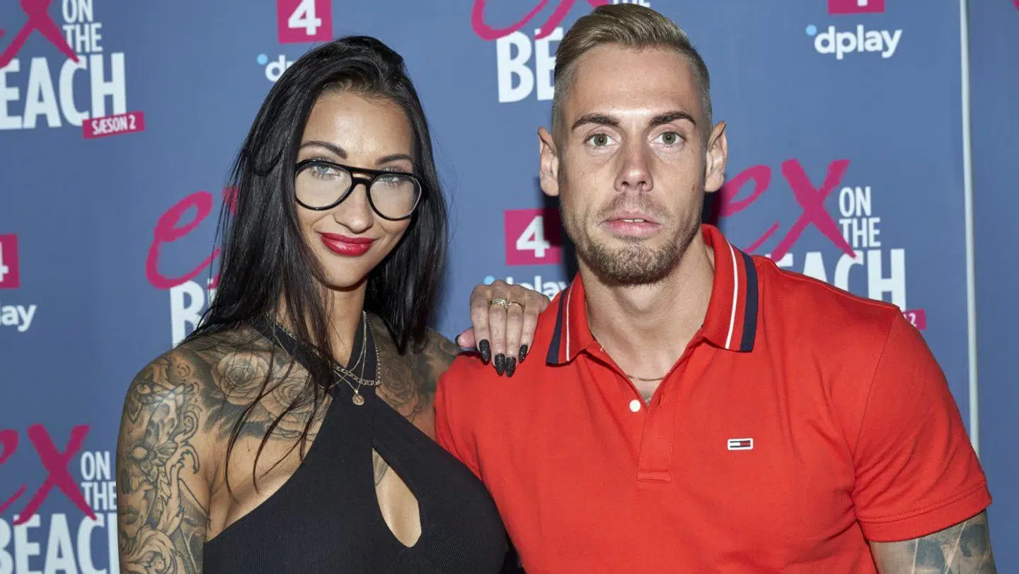 Jonas og Simone slog op i sommeren sidste år. De fandt hinanden i anden sæson af 'Ex on the Beach'. Jonas er Simones seneste kæreste, og derfor kom det som en overraskelse for mange, at Simone i januar måned annoncerede sin graviditet med en anden (anonym) mand.