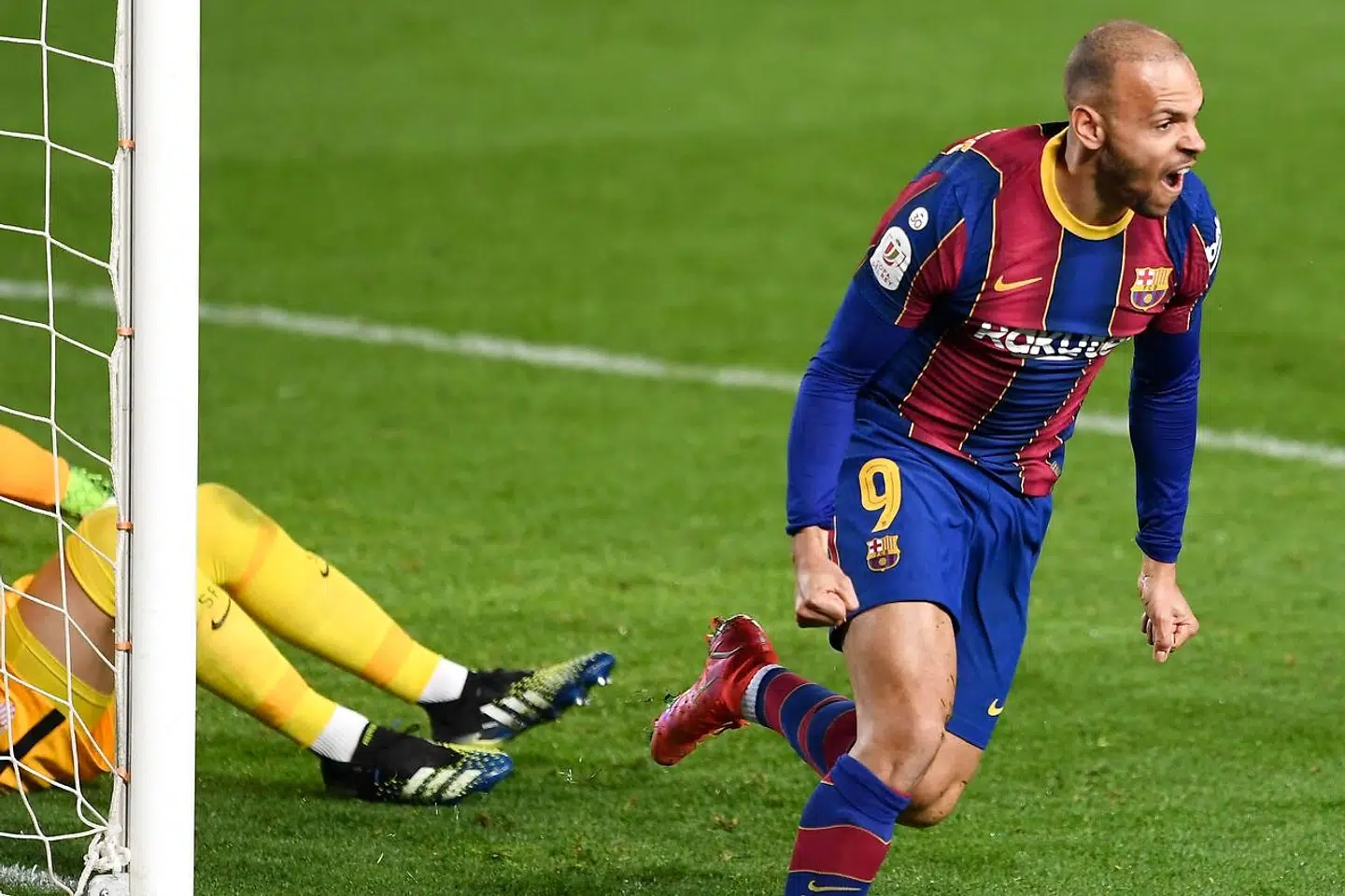 Martin Braithwaite jubler. Han har lige sendt FC Barcelona i Copa del Rey-finalen med sin scoring mod Sevilla.