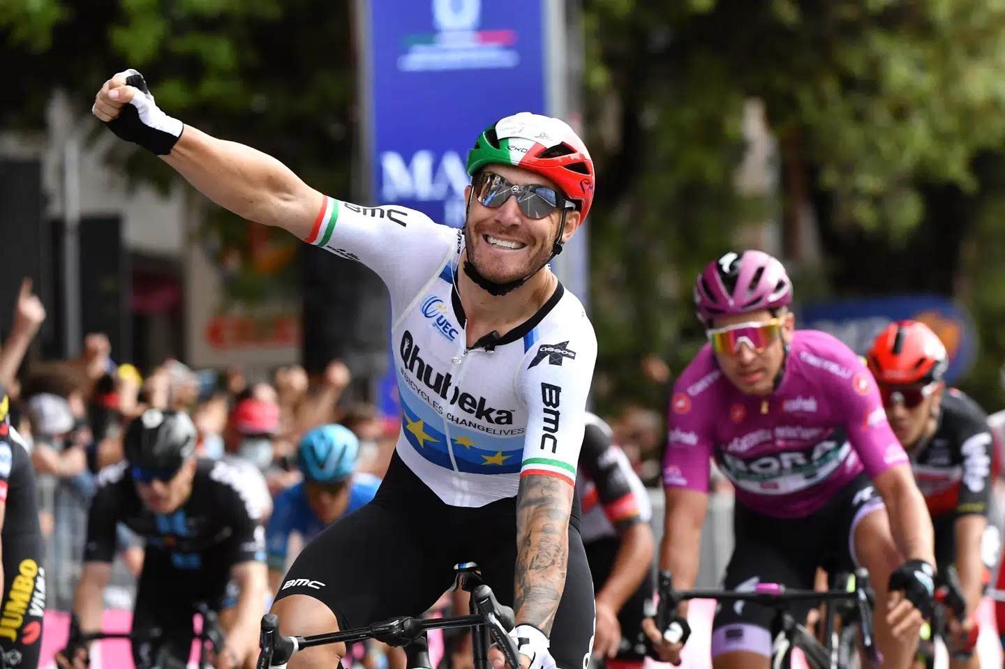 Klædt i europamestertrøjen vandt Giacomo Nizzolo (Qhubeka) 13. etape af Giro d'Italia. Jennifer Lorenzini/Reuters
