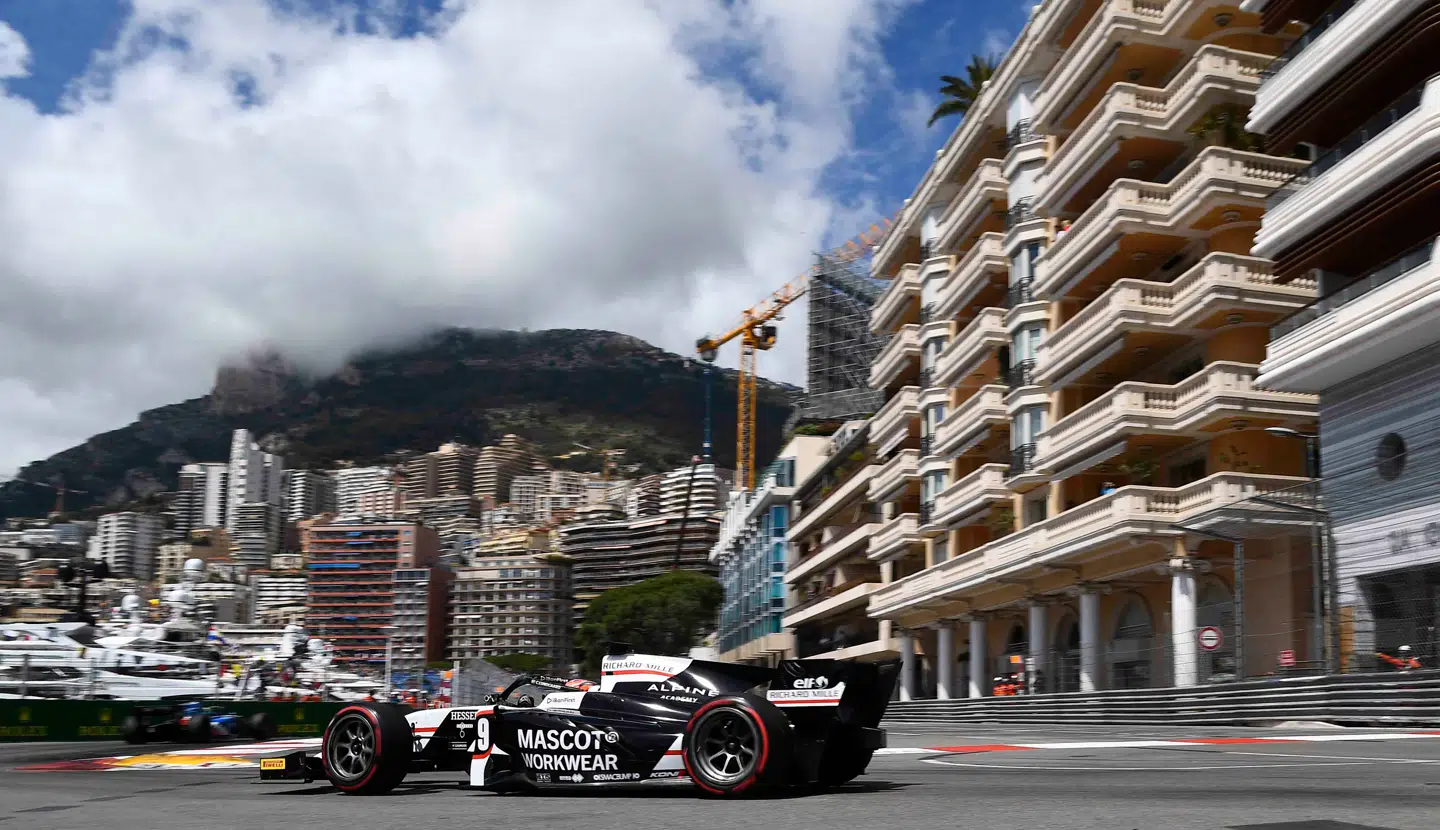 Motorproblemerne i fredagens første løb får stor indflydelse på resten af Christian Lundgaards weekend i Monte Carlo.