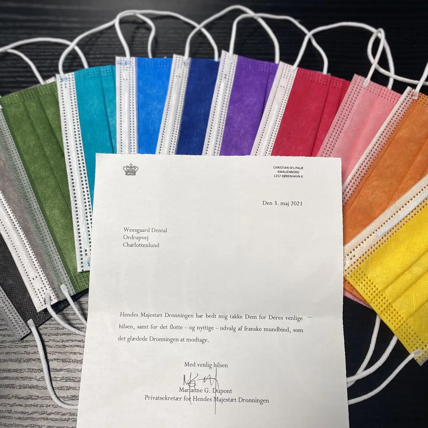 Her brevet fra Kongehuset – og et udvalg af de franske mundbind.