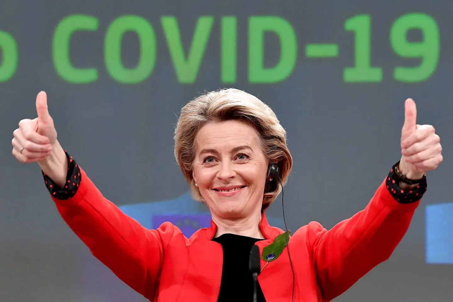 Kommisionsformand Ursula von der Leyen havde armene i vejret, da hun annoncerede planerne for et europæisk rejsepas. Men planerne har mødt modstand helt til målstregen. John Thys /Pool via REUTERS/File Photo