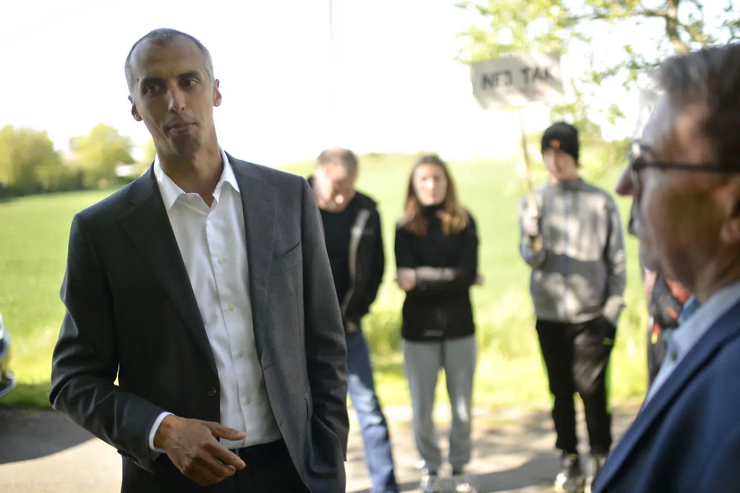 Mattias Tesfaye blev mødt af høje buhråb fra de over tusind fremmødte.