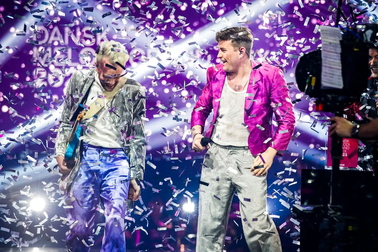 Fyr & Flamme på scenen ved Dansk Melodi Grand Prix 2021.