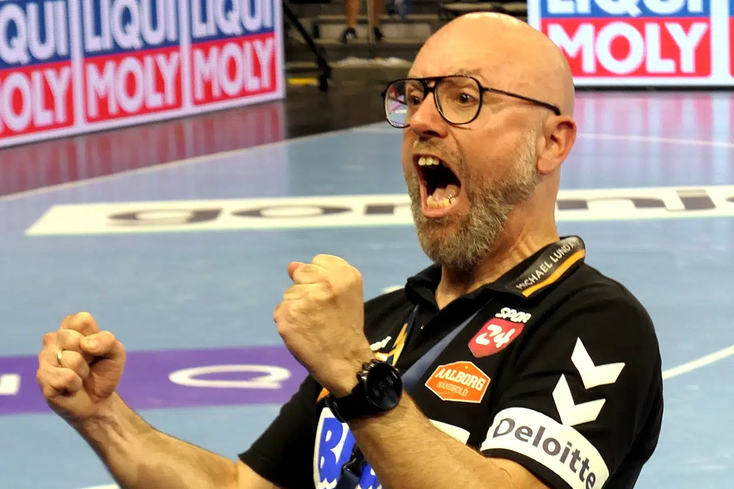 Aalborgs træner, Stefan Madsen, brølede sin glæde ud over kvalifikationen til Champions Leagues Final 4. Sportxpress/Ritzau Scanpix