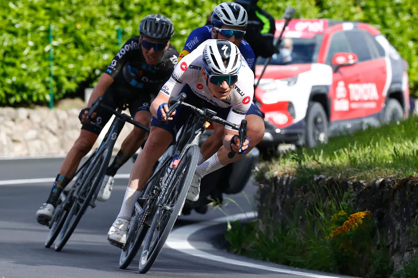 Efter at være blevet sat måtte Remco Evenepoel jagte sine konkurrenter på de sidste kilometer af 11. etape. Luca Bettini/Ritzau Scanpix