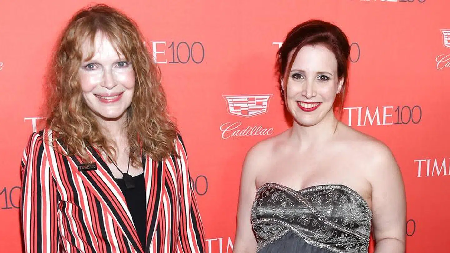 Mia Farrow og Dylan Farrow fotograferet sammen i 2016.