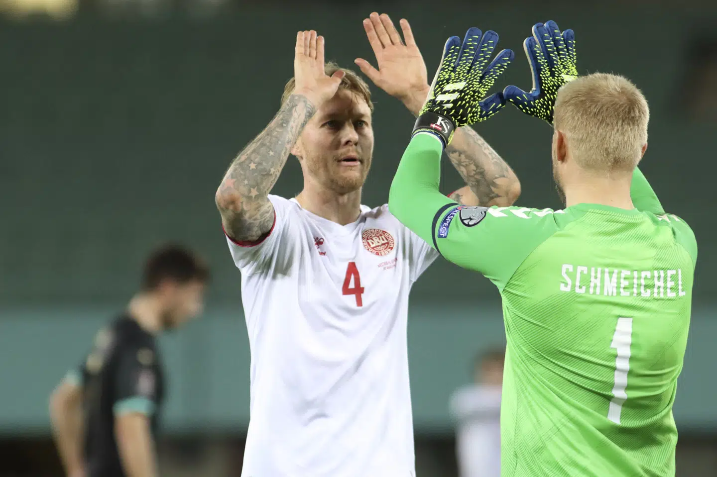 Simon Kjær, Kasper Schmeichel og de øvrige landsholdsspillere fra Danmark er glade for at kunne donere et millionbeløb til børnefodbold, siger landsholdsanfører Simon Kjær. Ronald Zak/Ritzau Scanpix