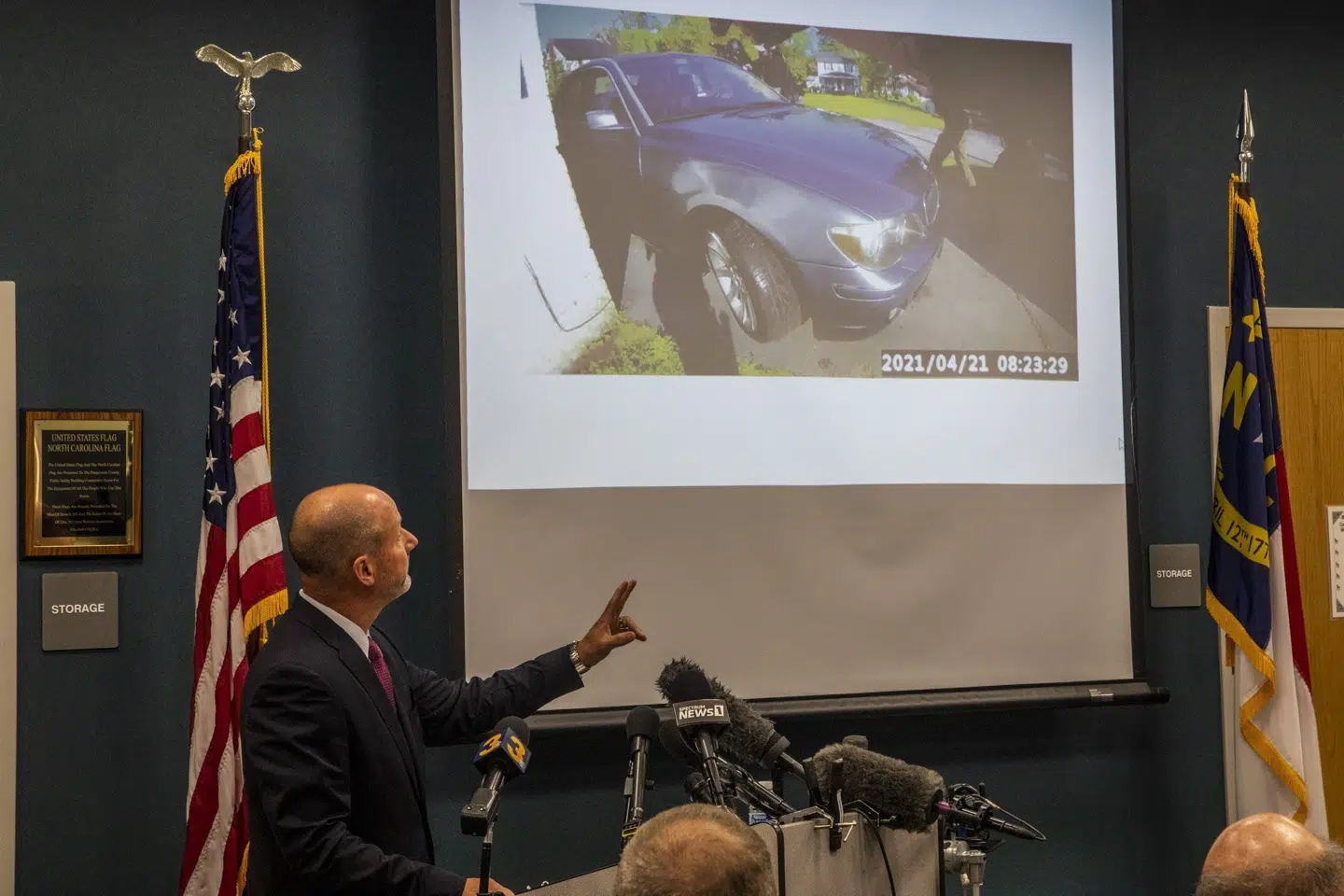 Statsanklager Andrew Womble præsenterede tirsdag resultaterne af North Carolinas efterforskning af skuddrab på sort amerikaner i april. Travis Long/Ritzau Scanpix