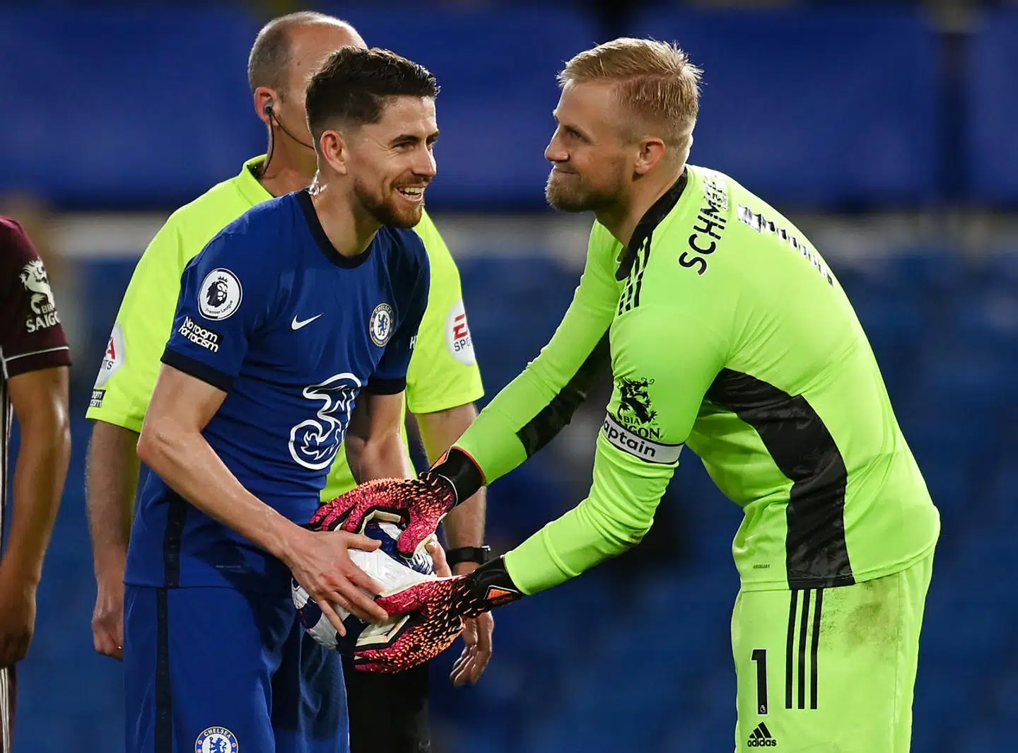 Jorginho blev matchvinder, da han bankede bolden i kassen på straffespark mod Schmeichel og Leicester.
