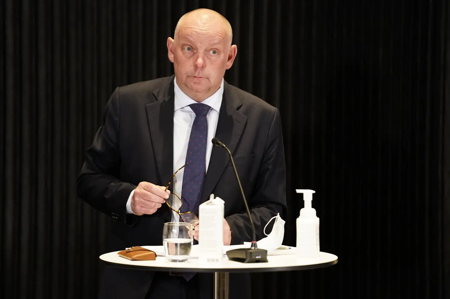 Chef for Politiets Efterretningstjeneste (PET) Finn Borch har tirsdag aften på et pressemøde uddybet tjenestens vurdering af sikkerhedsmæssige fordele og ulemper ved at hjemtage mødre og børn fra syriske fangelejre. Mads Claus Rasmussen/Ritzau Scanpix