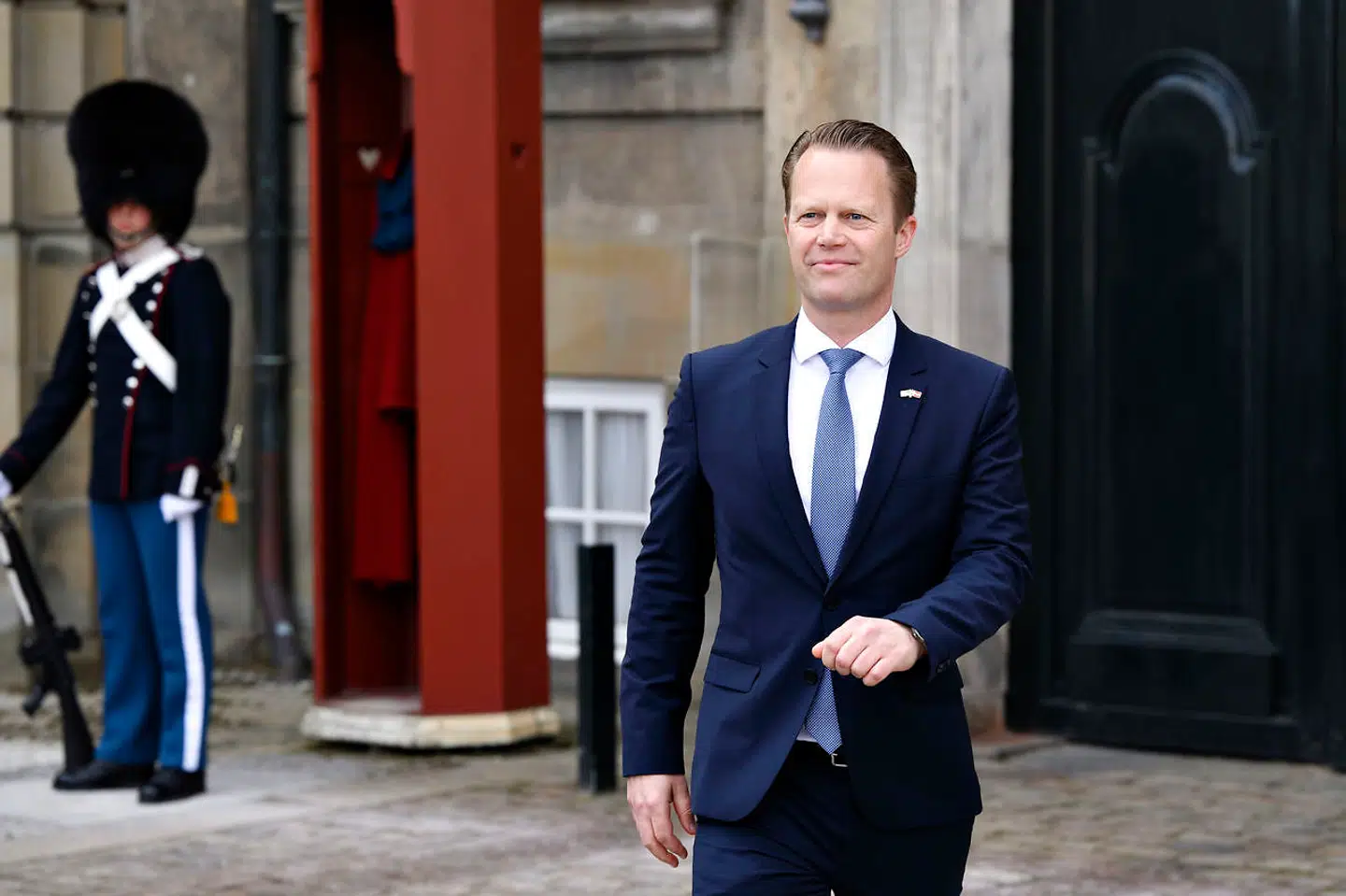Udenrigsminister Jeppe Kofod (S) forlader Christian IX's Palæ efter Dronning Margrethe og kronprins Frederik har modtaget USA's udenrigsminister Antony Blinken i Riddersalen på Amalienborg i København, mandag den 17. maj 2021.. (Foto: Philip Davali/Ritzau Scanpix)