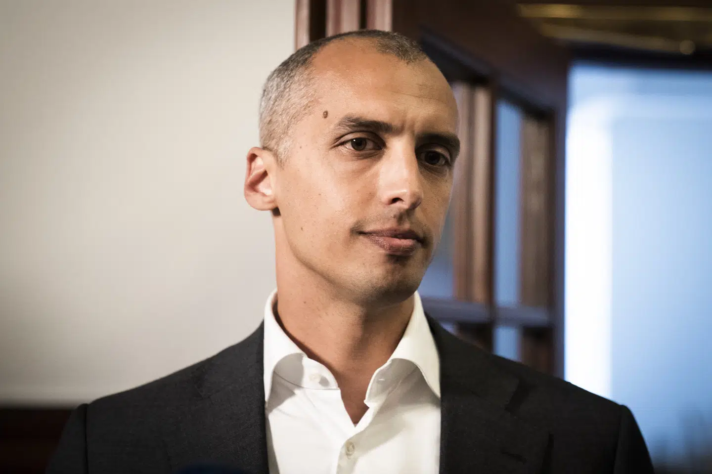 Mattias Tesfaye (S) er tirsdag eftermiddag kaldt i samråd for at forsvare regeringens plan om at fratage opholdstilladelsen fra syriske flygtninge. (Arkivfoto) Emil Helms/Ritzau Scanpix