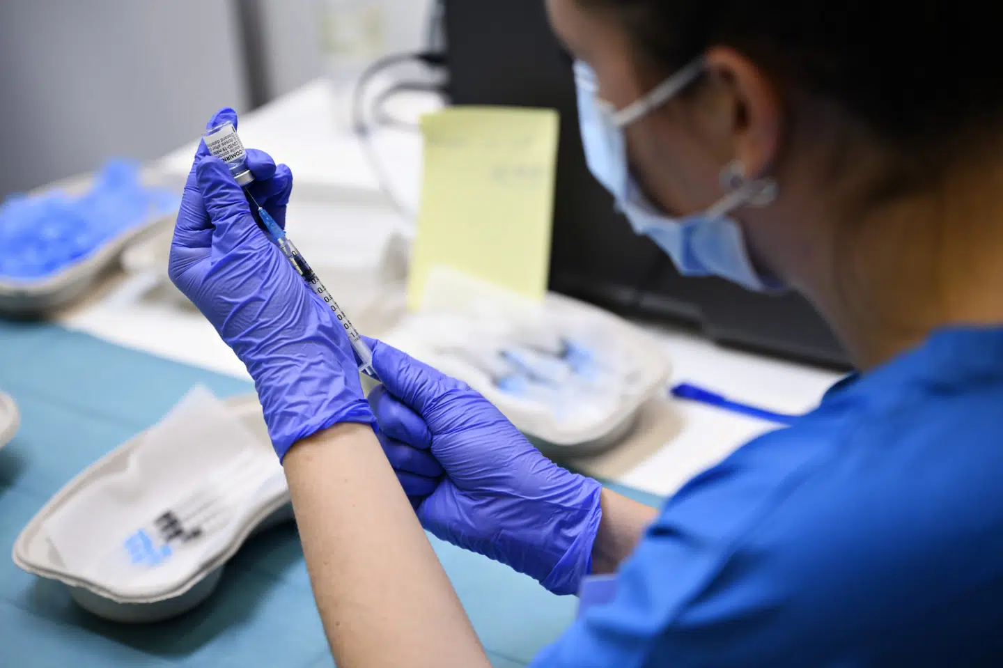 Der har været godt gang i vaccinationer det seneste døgn, hvor der er givet knap 60.500 vaccinestik. Det er blandt de travleste dage på vaccinationscentrene indtil videre. (Arkivfoto) Philip Davali/Ritzau Scanpix