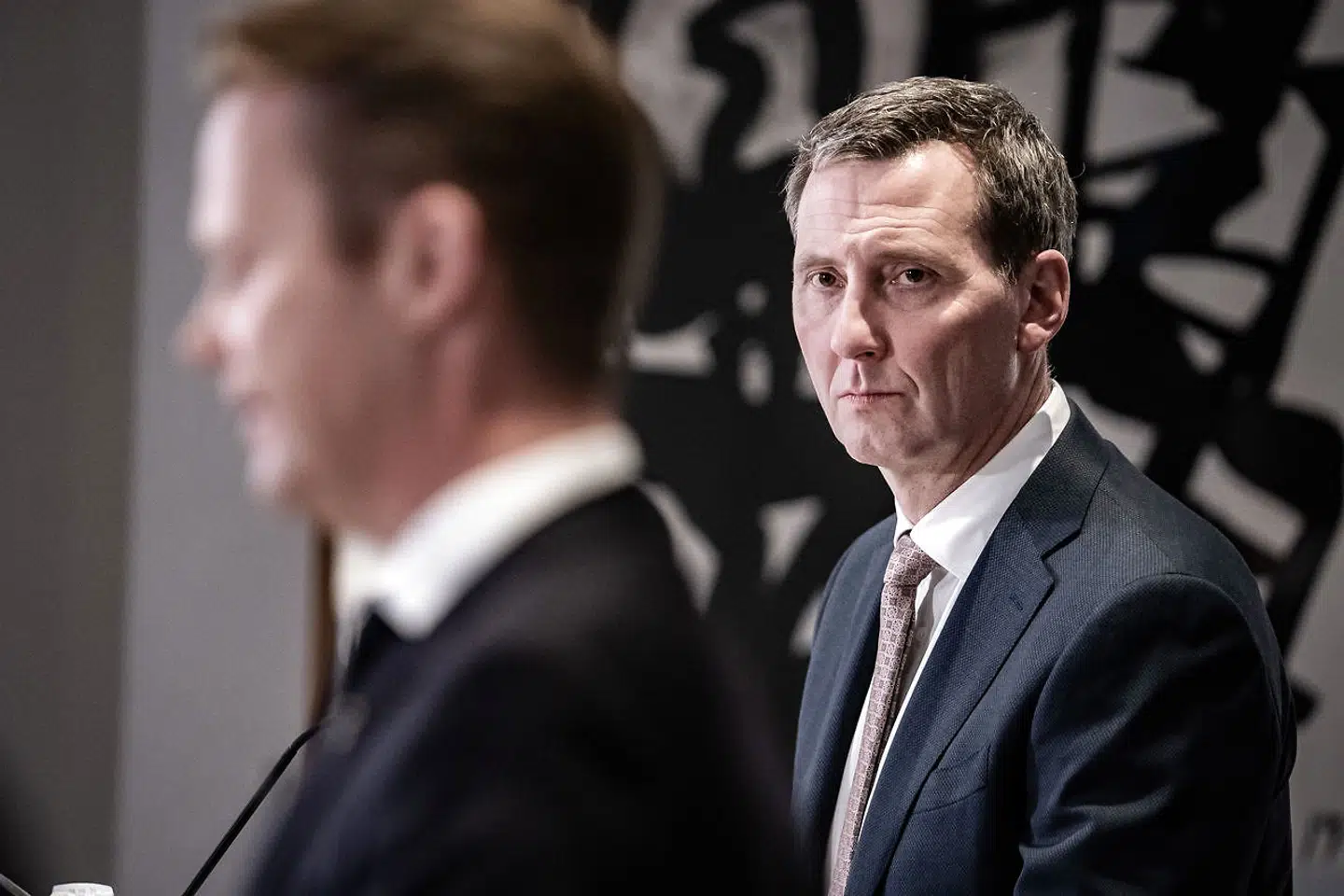 Sagen om de danske syriensbørn har fået de politiske tordenskyer til at samle sig over både udenrigsminister Jeppe Kofod og justitsminister Nick Hækkerup.