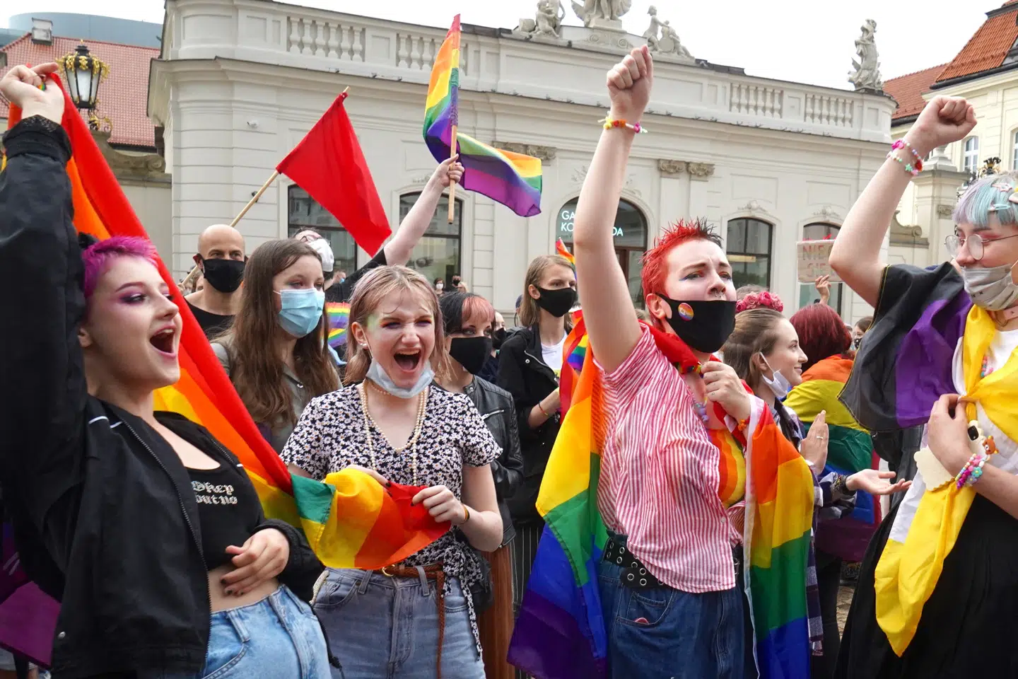 Demonstranter sætter her fokus på LGBT+-personers rettigheder i Warszawa sidste år (Arkivfoto). Janek Skarzynski/Ritzau Scanpix